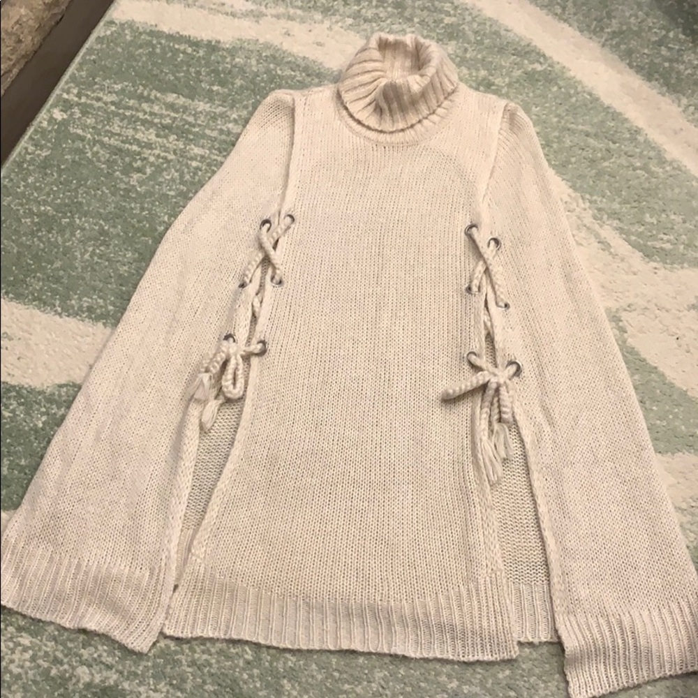 🤍 Betsey Johnson Turtleneck Sweater Poncho 🤍